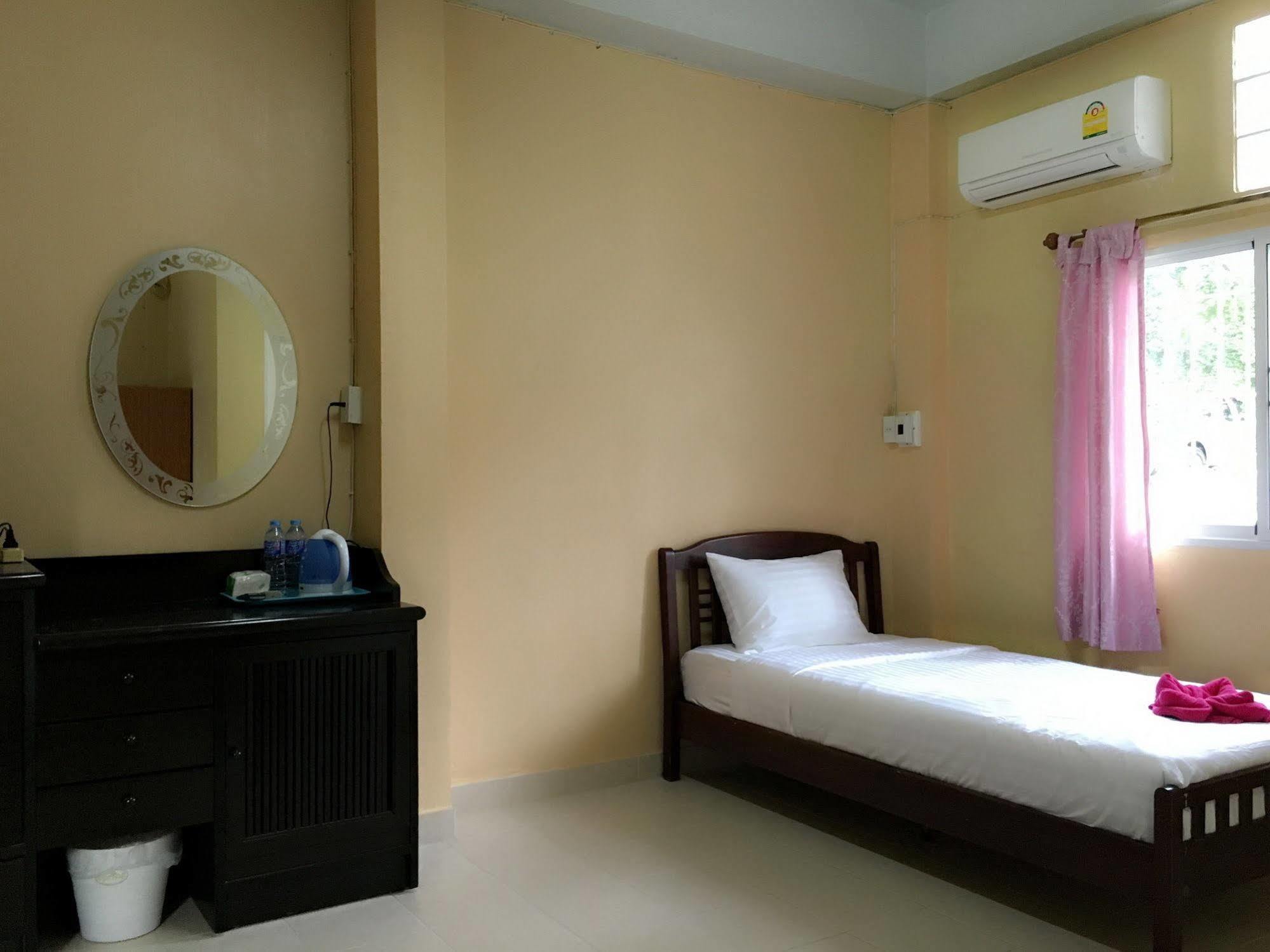 Sarin Guesthouse Тау Экстерьер фото
