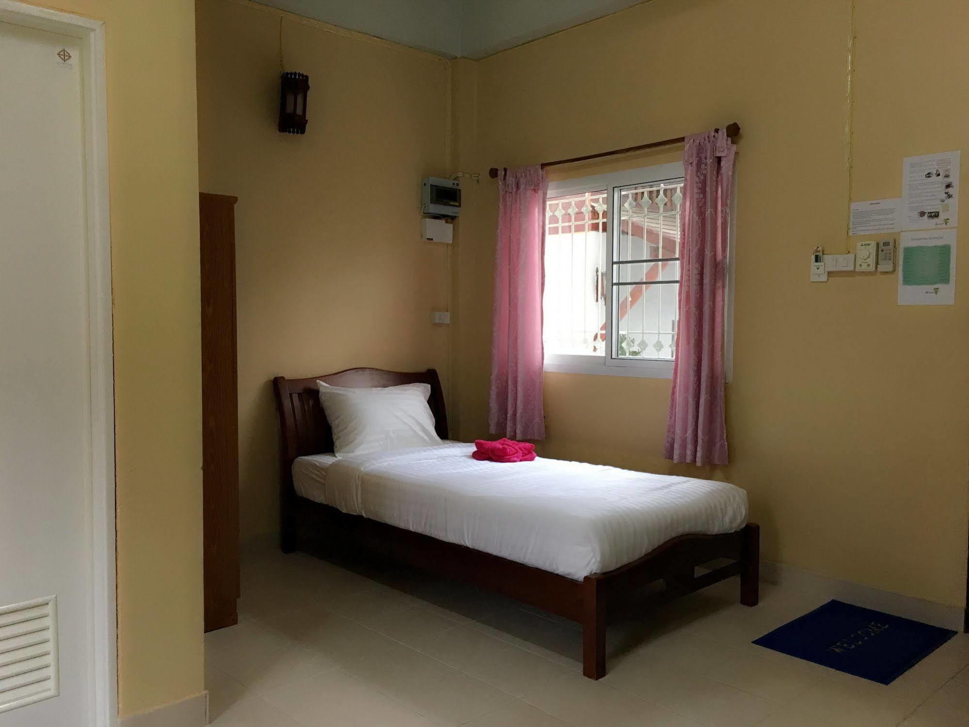 Sarin Guesthouse Тау Экстерьер фото