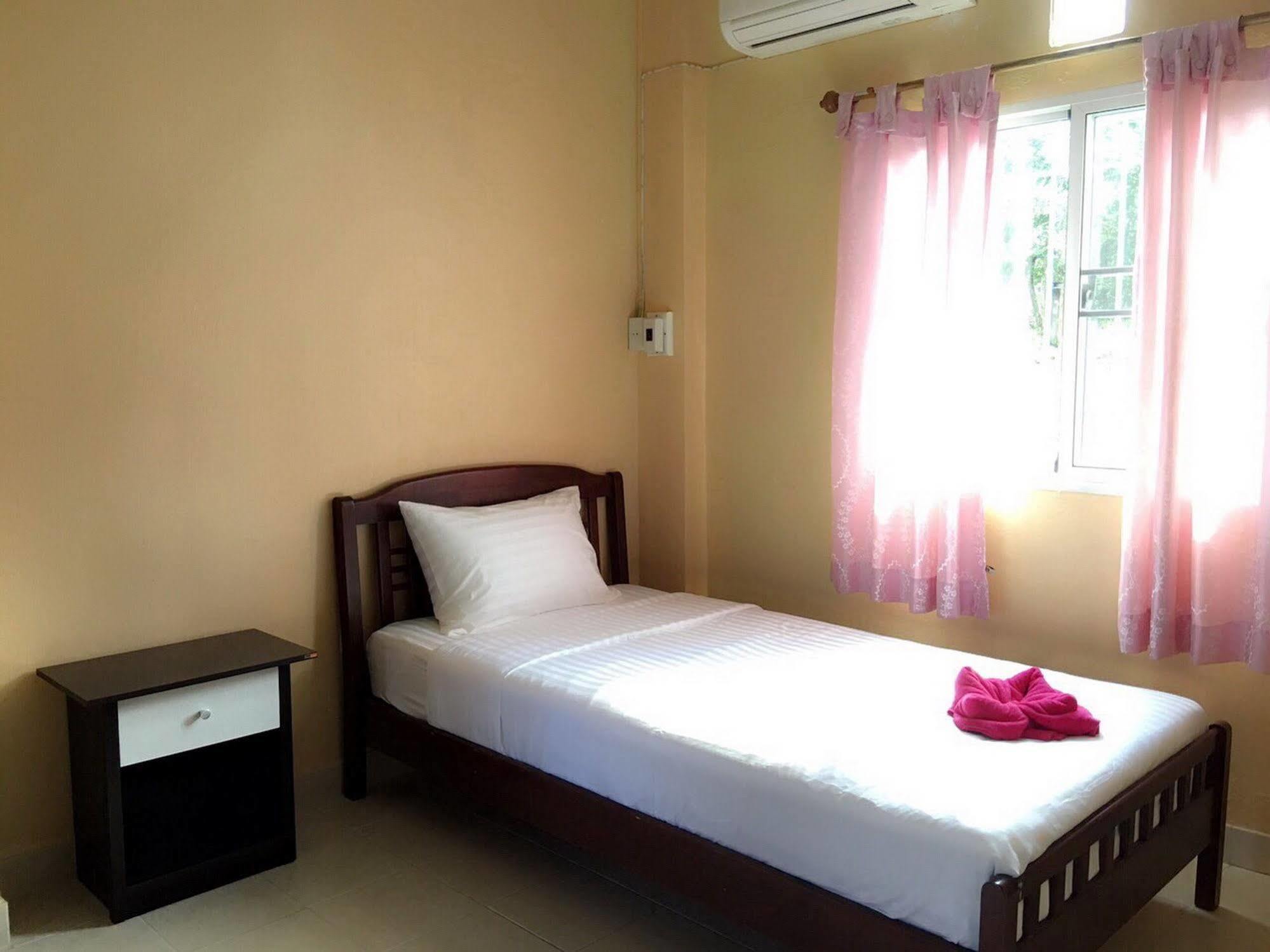 Sarin Guesthouse Тау Экстерьер фото