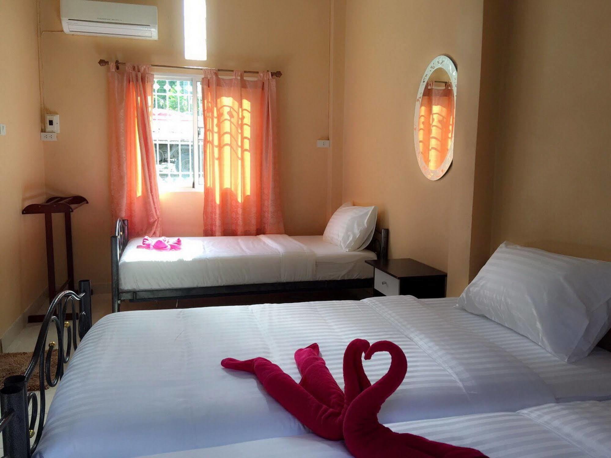 Sarin Guesthouse Тау Экстерьер фото