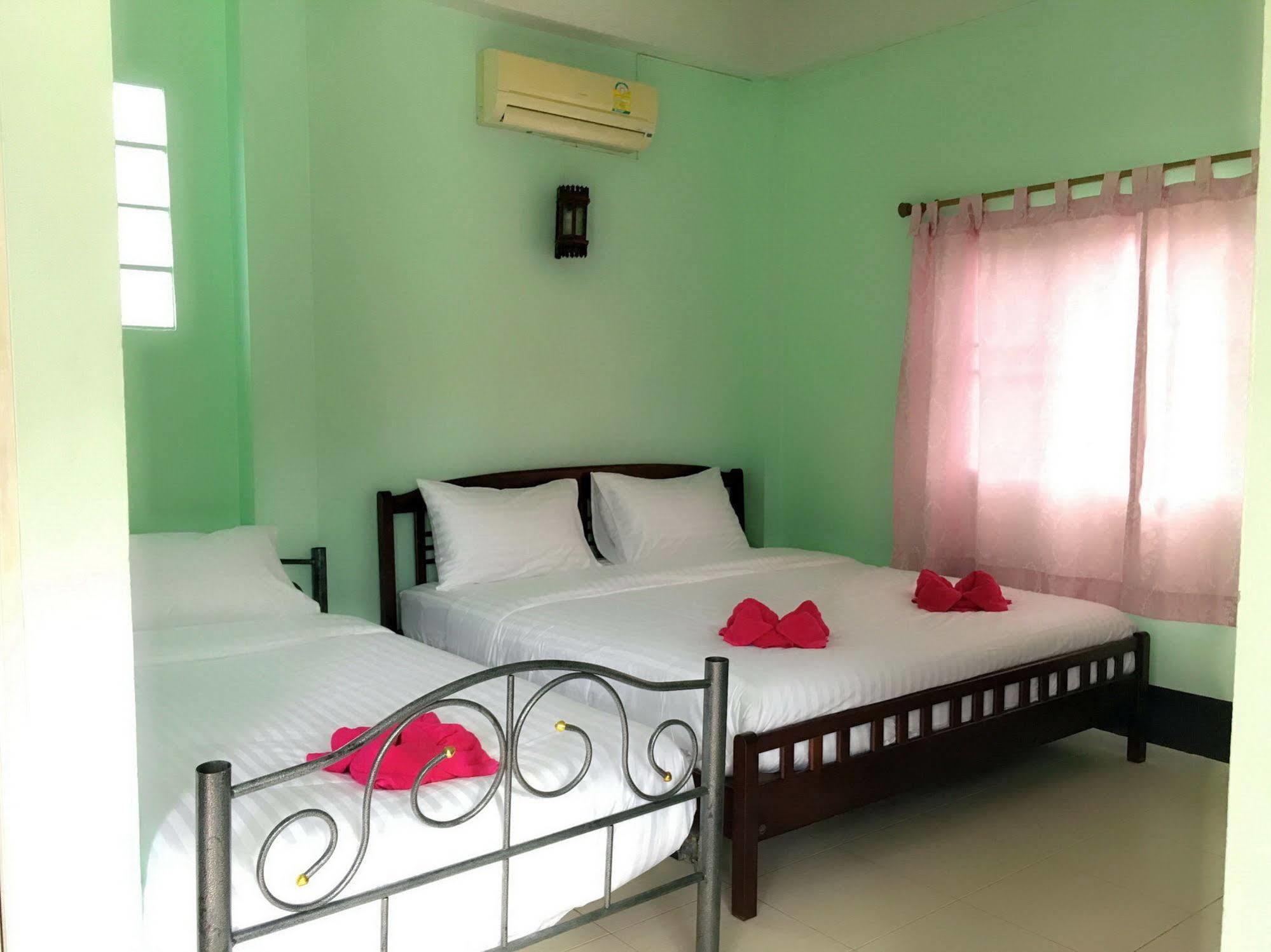 Sarin Guesthouse Тау Экстерьер фото