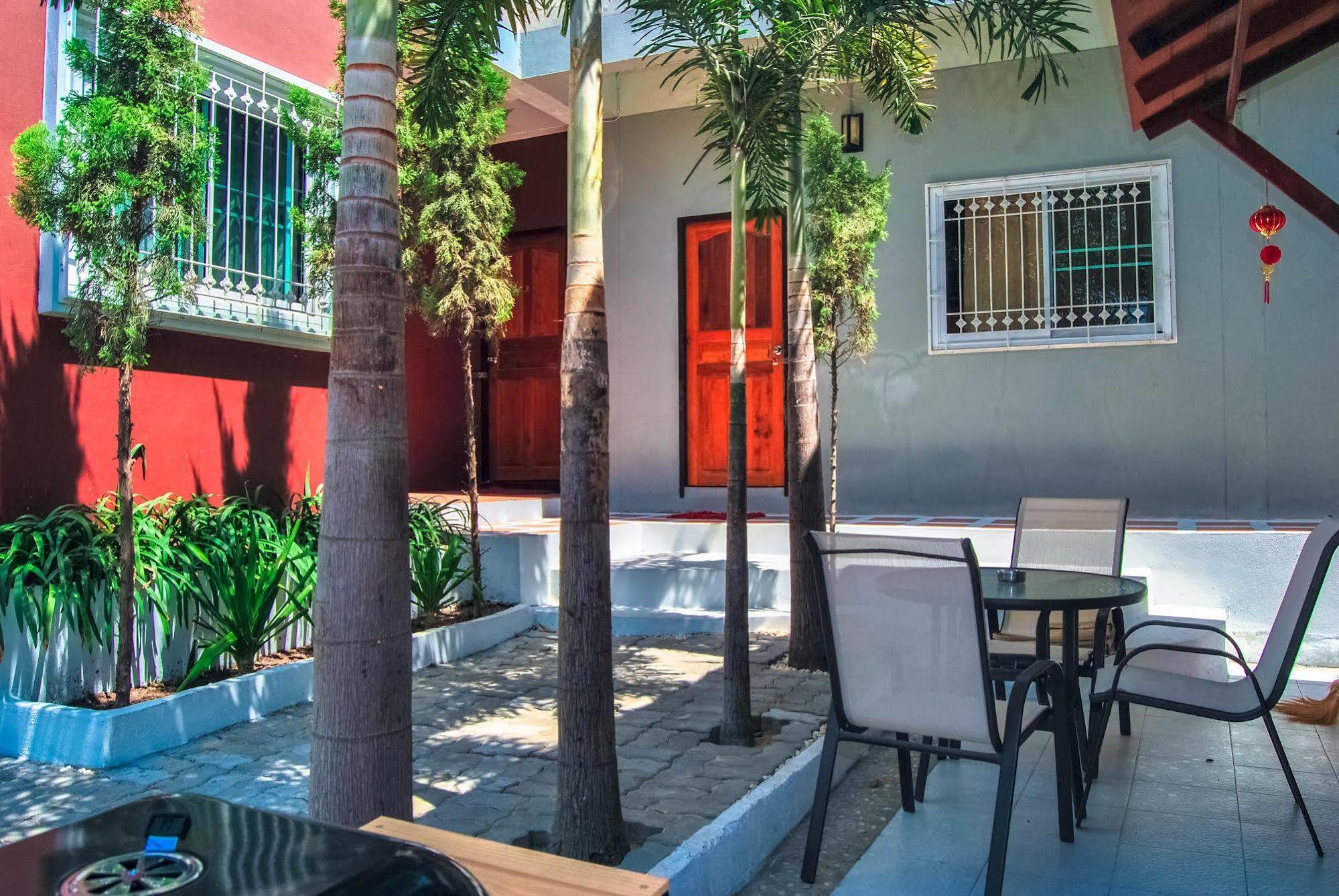 Sarin Guesthouse Тау Экстерьер фото