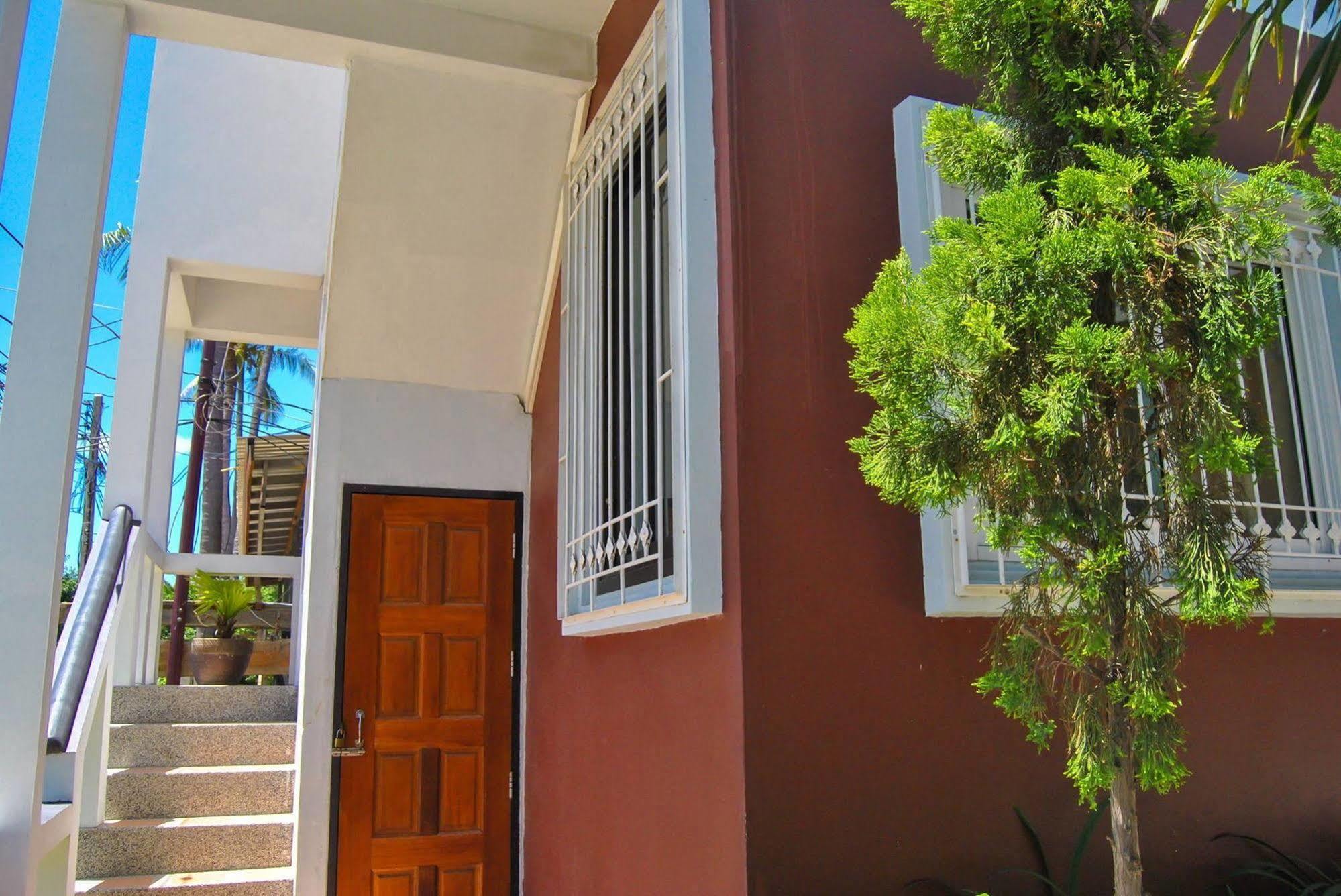 Sarin Guesthouse Тау Экстерьер фото