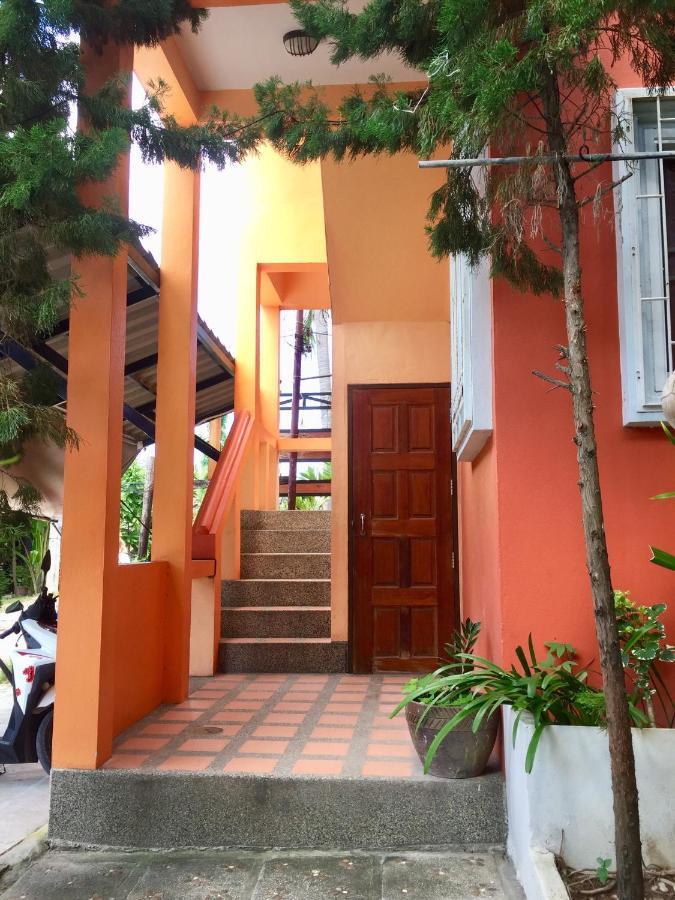 Sarin Guesthouse Тау Экстерьер фото