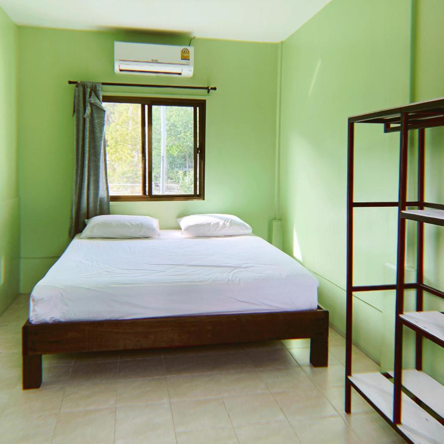 Sarin Guesthouse Тау Экстерьер фото
