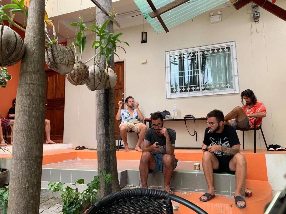 Sarin Guesthouse Тау Экстерьер фото