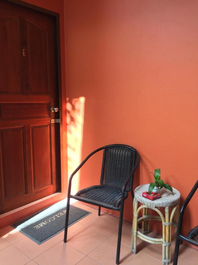 Sarin Guesthouse Тау Экстерьер фото